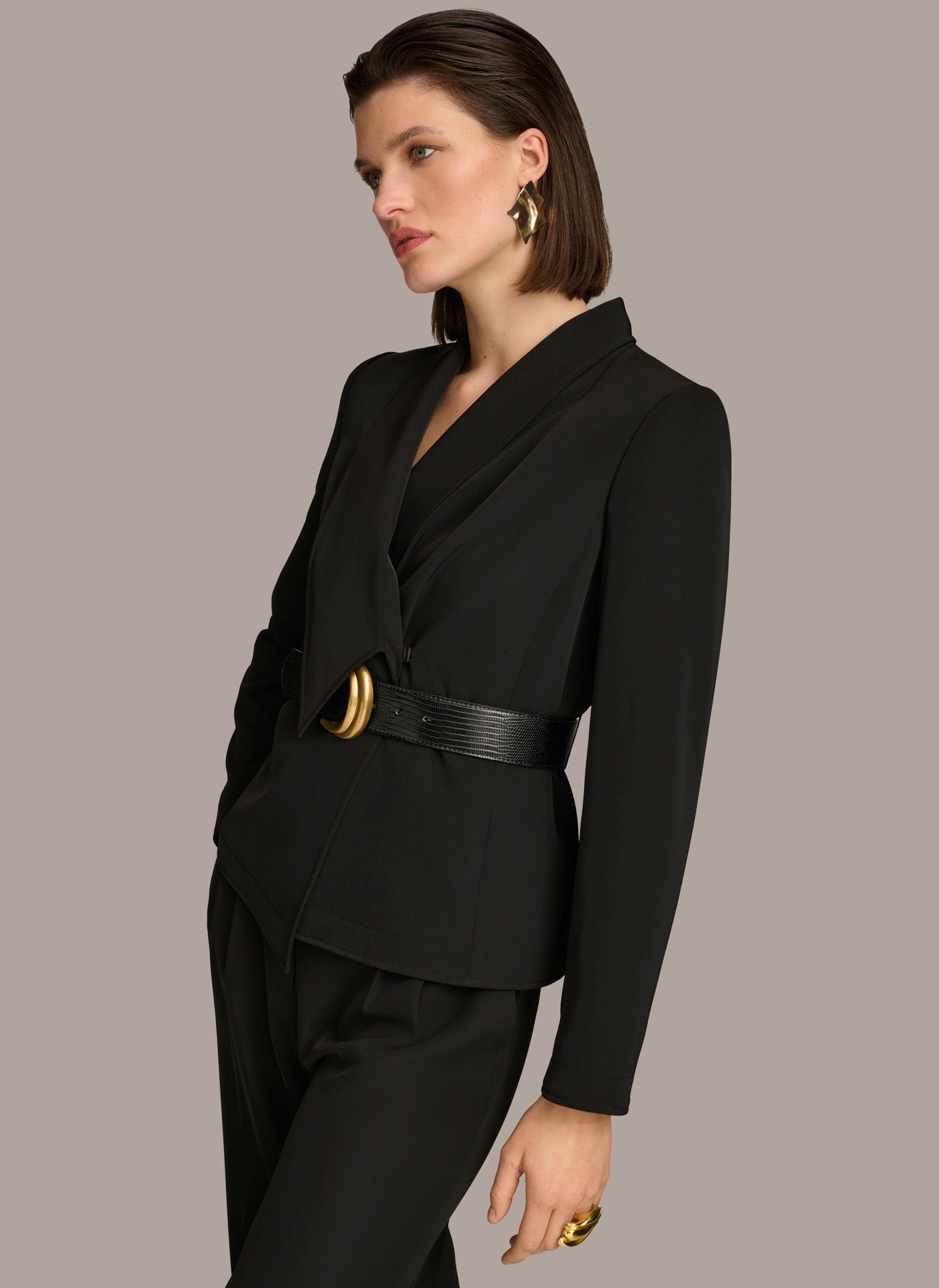 (image for) INNOVATIVE BELTED BLAZER